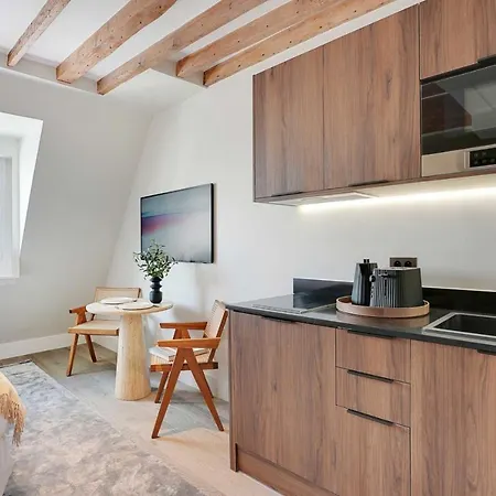 Stylish - 2p - Vendome Square Apartment *