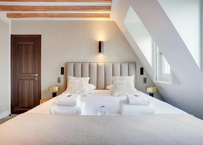 Stylish - 2p - Vendome Square *