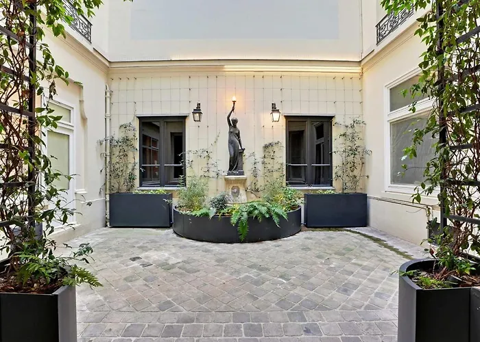 Stylish - 2p - Vendome Square *